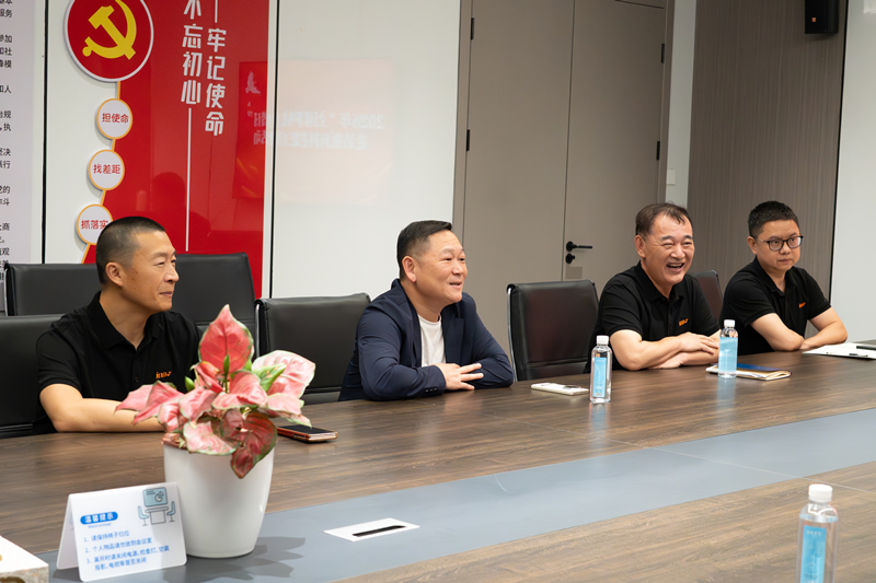福建省工信厅、市科协领导莅临开云官方网页版官网指导慰问